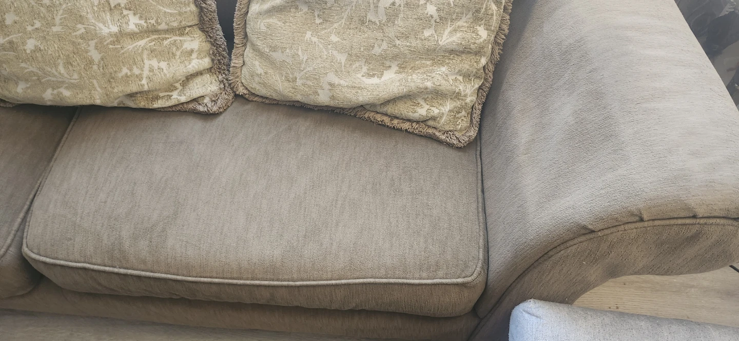 4 Throw Pillows with Fringed Edges