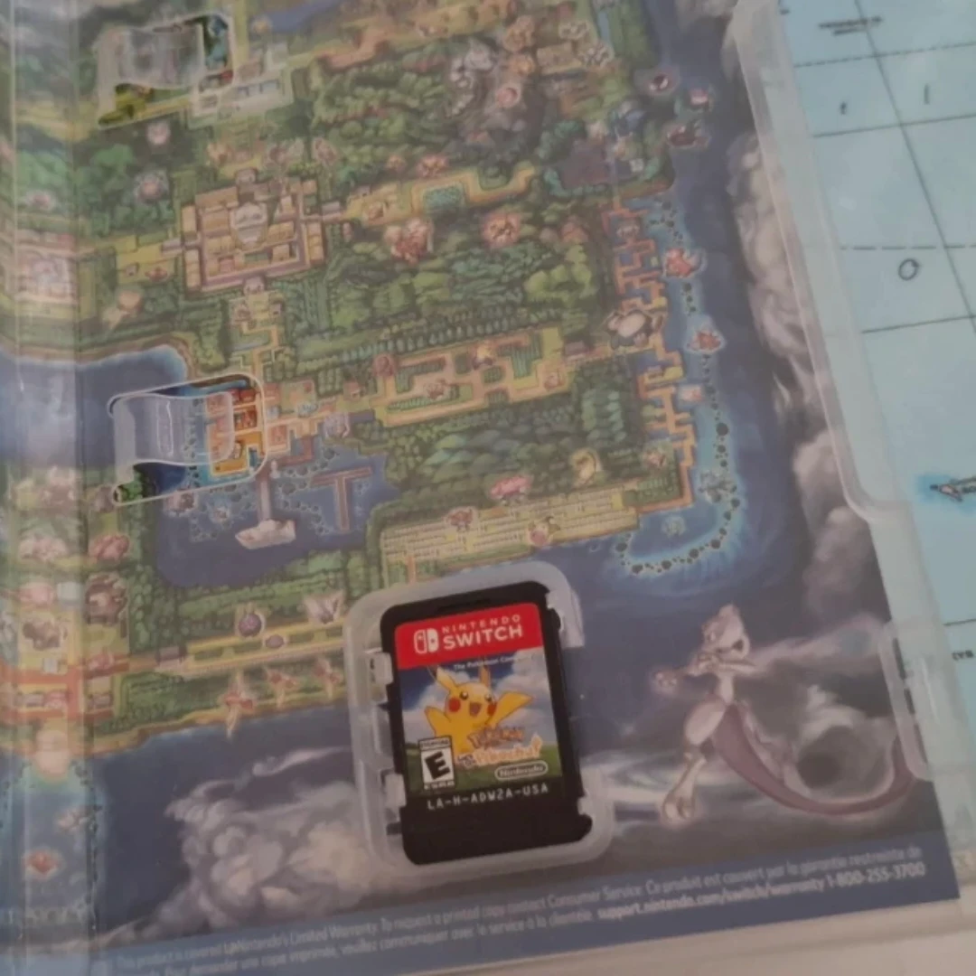Pokemon Let's Go Pikachu Nintendo Switch Game + Box - photo 2
