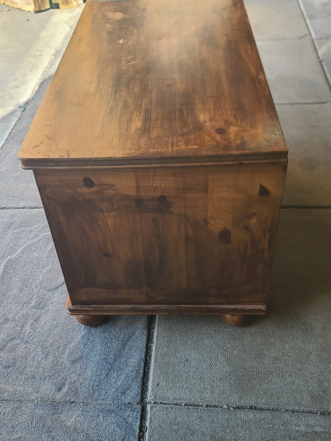 Rustic wood storage chest - photo 3