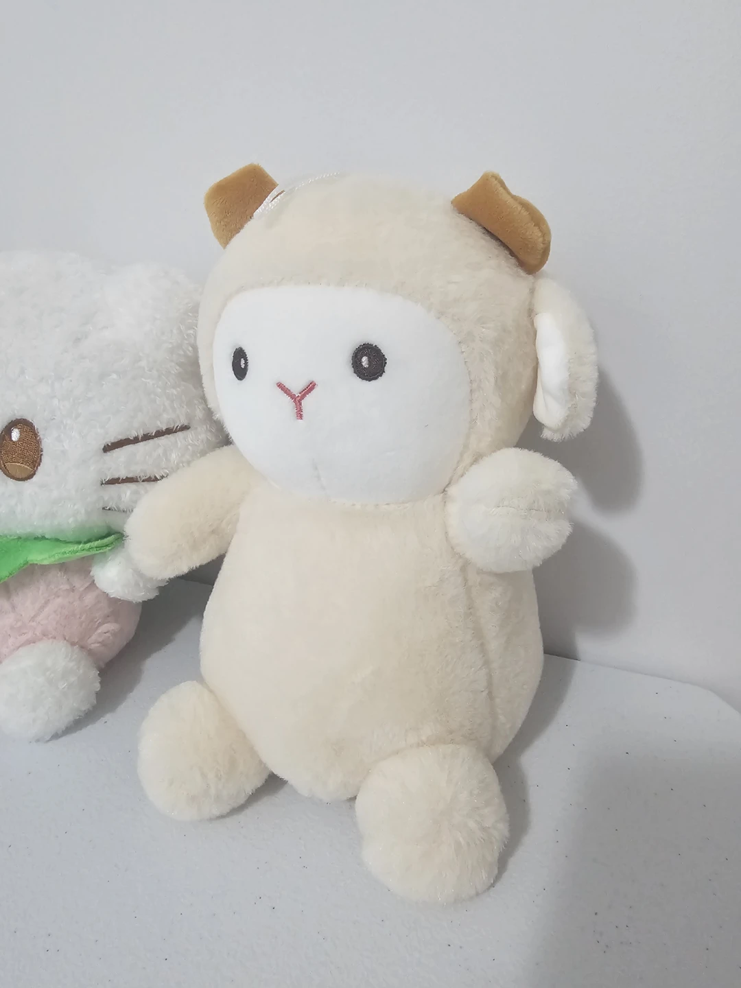Clean Cute Stuffies Lot 3 - photo 2