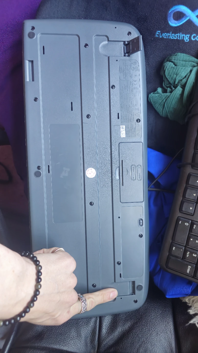 Logitech Wireless Keyboard - photo 2
