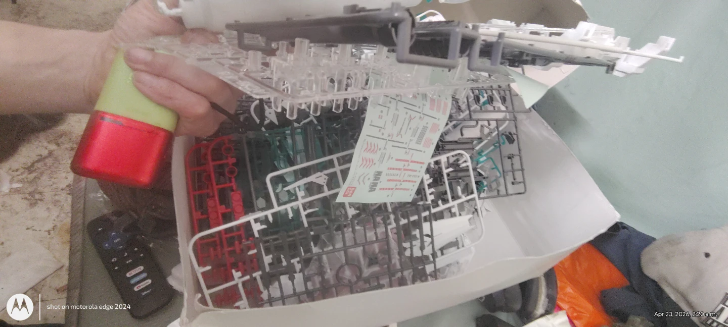 Bandai Gundam HGUC/La+ Unicorn Gundam Model Kit - photo 3