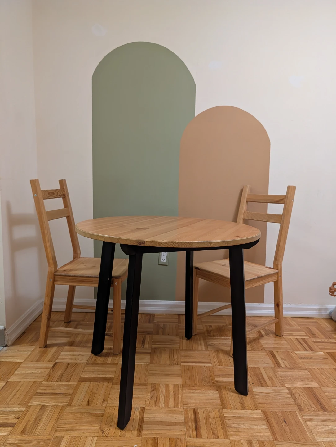 Round Wooden IKEA Dining Table with 2 chairs