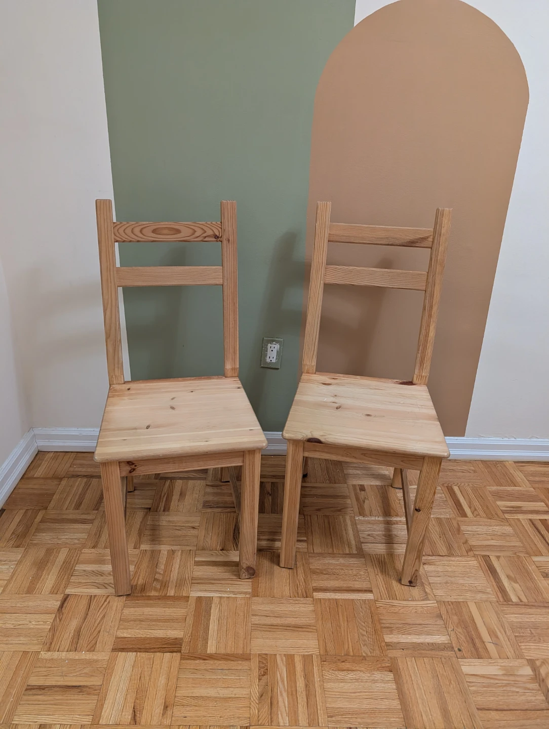 Round Wooden IKEA Dining Table with 2 chairs - photo 2