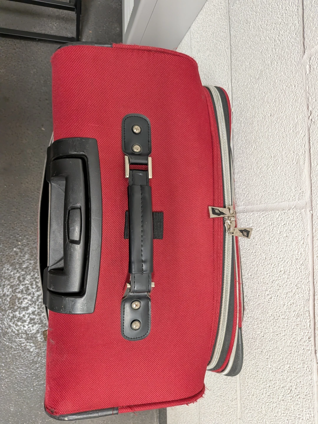 London Fog Red Rolling Suitcase - photo 3