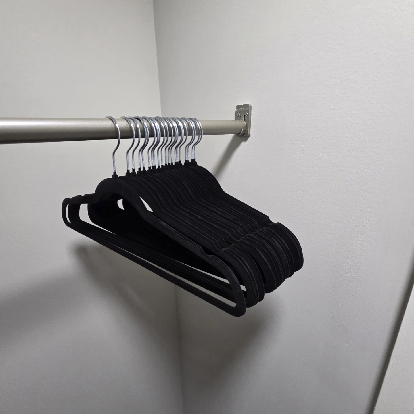 Utopia Home Velvet Hangers - 50 Pack - photo 2