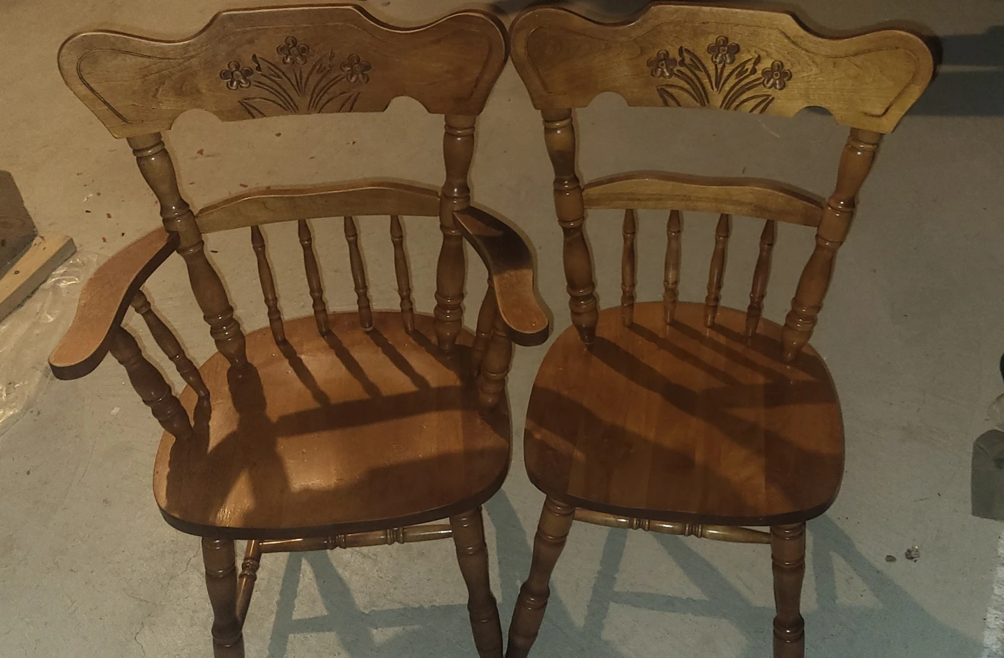Wooden dining table & 4 chairs with turned legs - photo 2