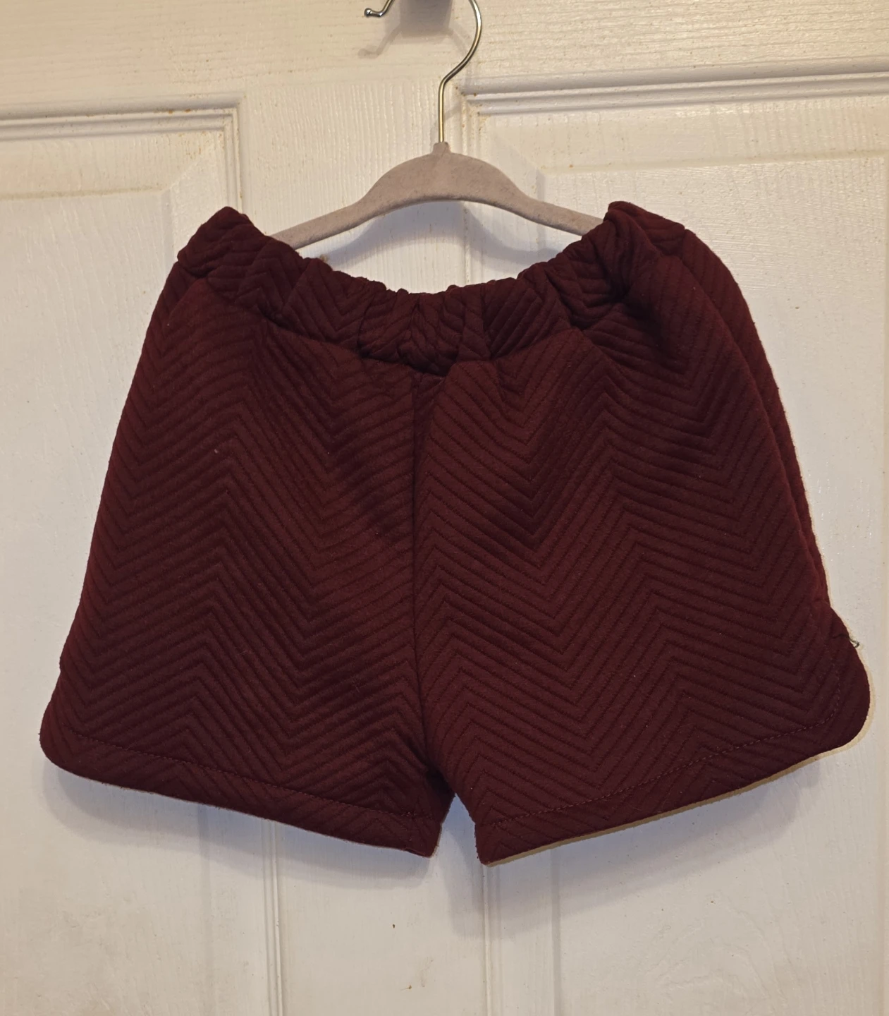 Maroon Quilted Sweatshirt and Shorts Set with Embellishment - photo 4
