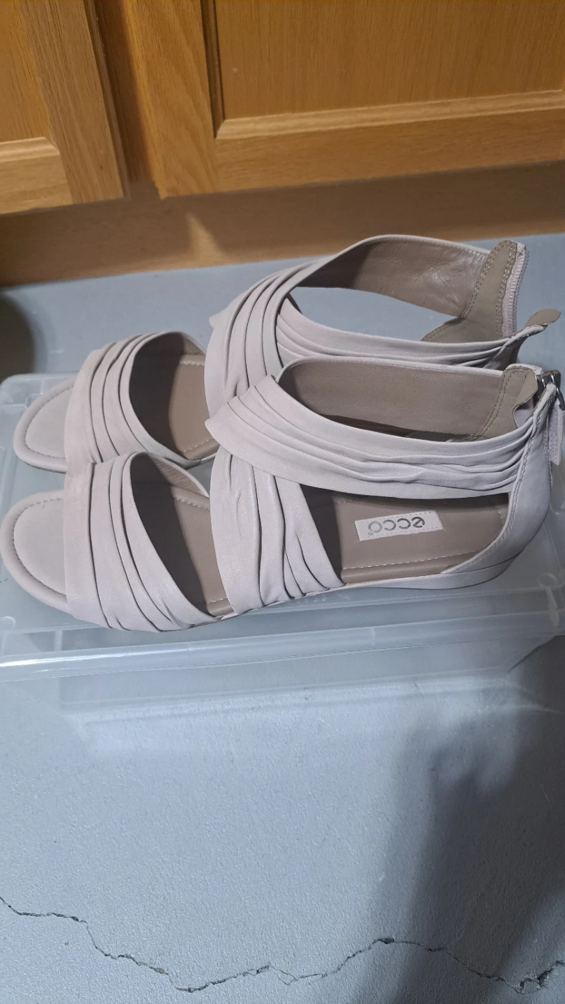 ECCO Women's Beige Leather Strappy Sandals Size 41 - photo 2