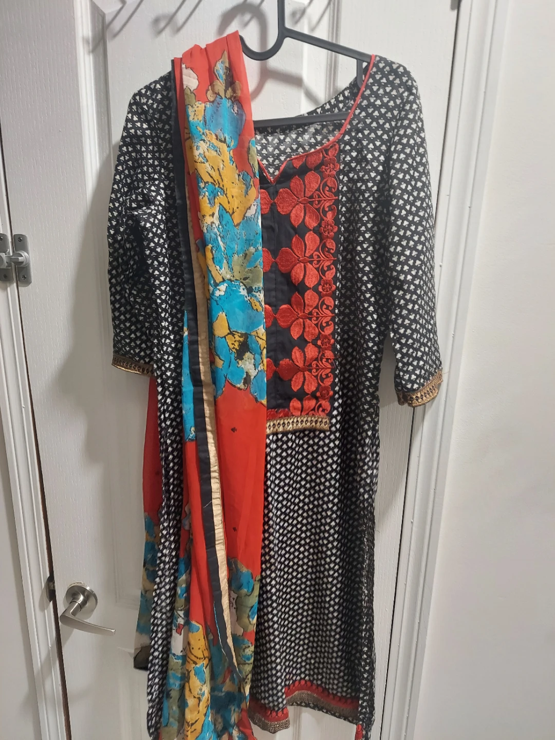 Women's Black and White Printed Kurti with Scarf - photo 2