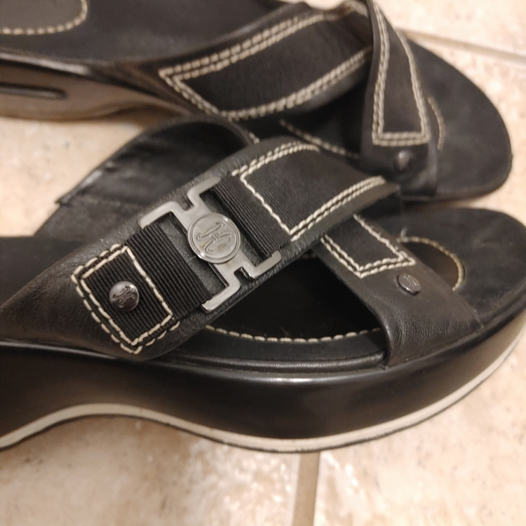 Women's Black Leather Wedge Sandals size 8.5 - photo 3
