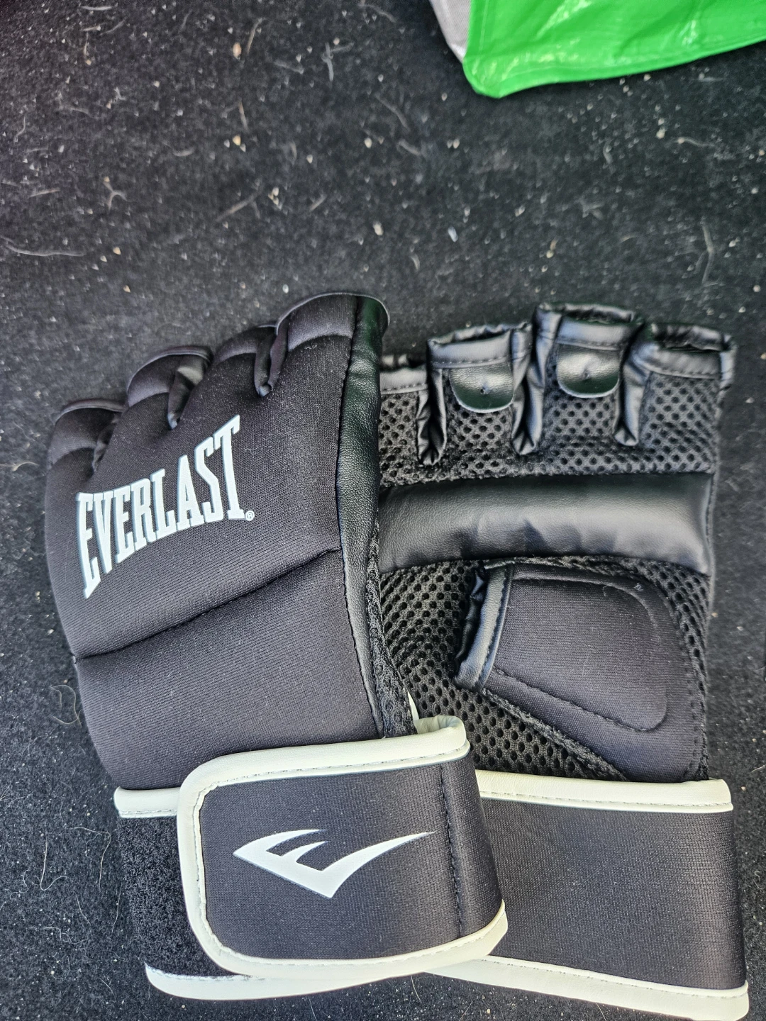 Everlast MMA Mint condition gloves