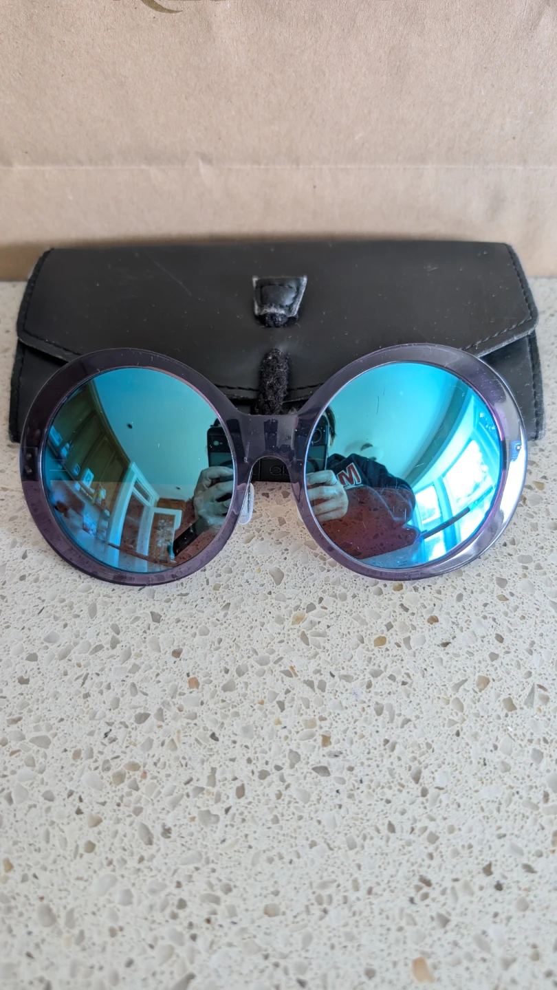 Round Sunglasses with Case