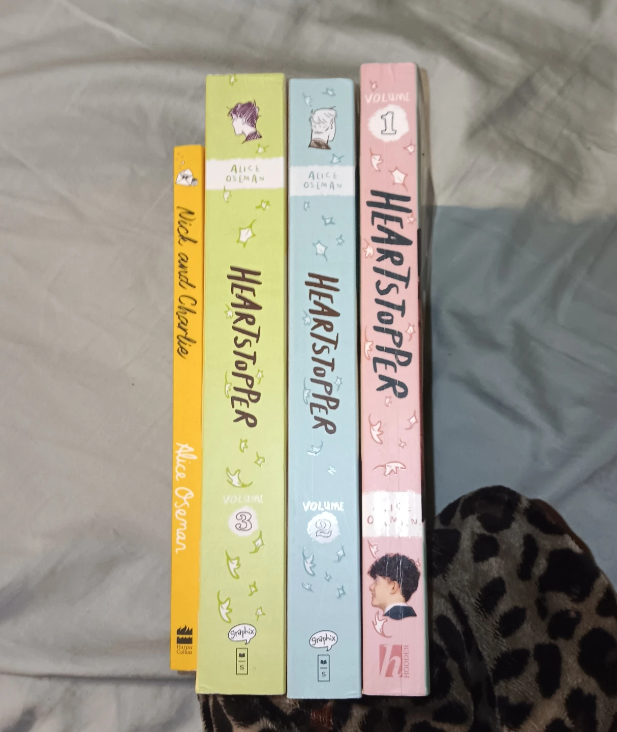 Heartstopper Graphic Novels by Alice Oseman - photo 2