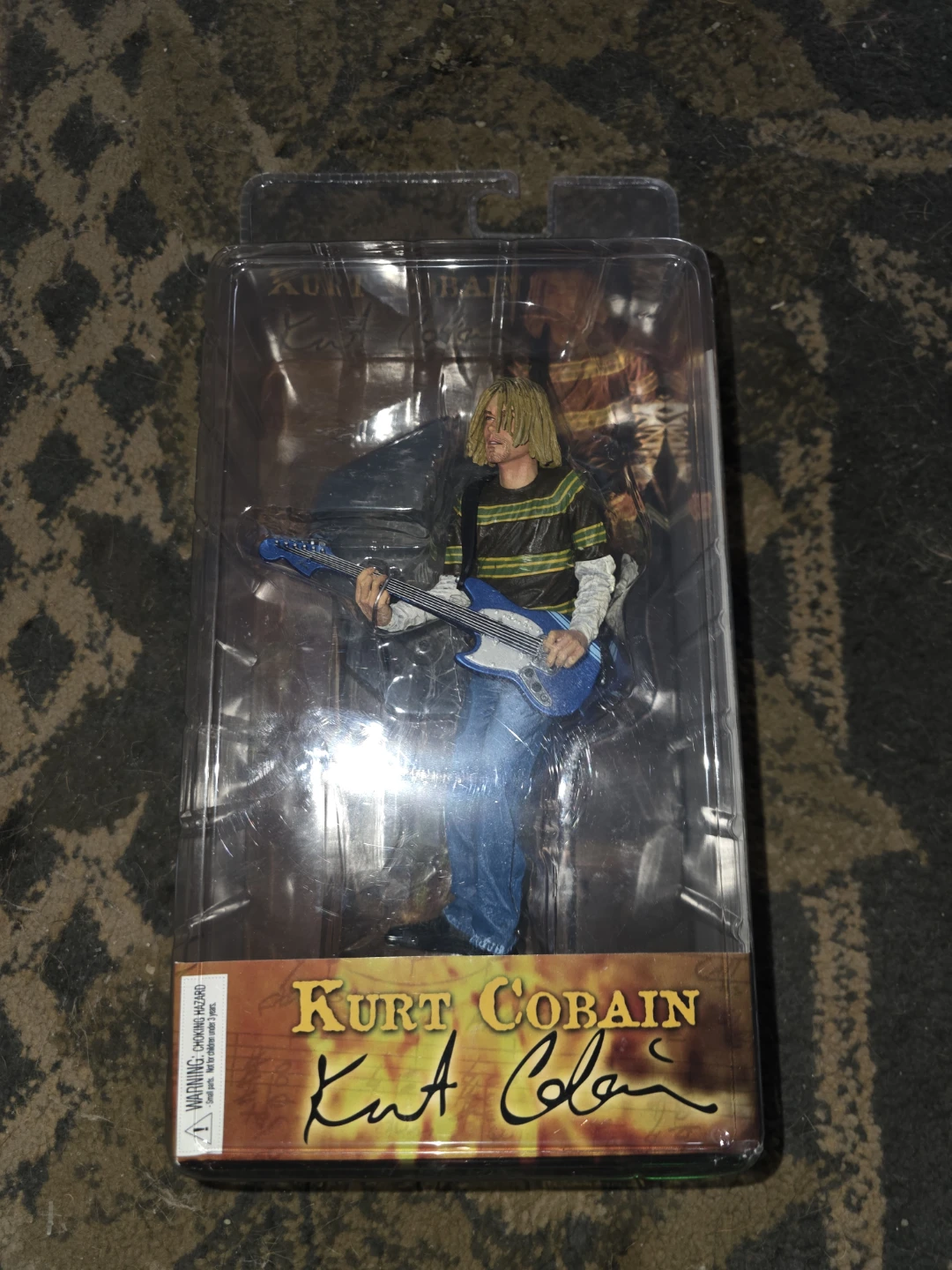 Kurt Cobain Action Figure with Guitar and Display Base - photo 3