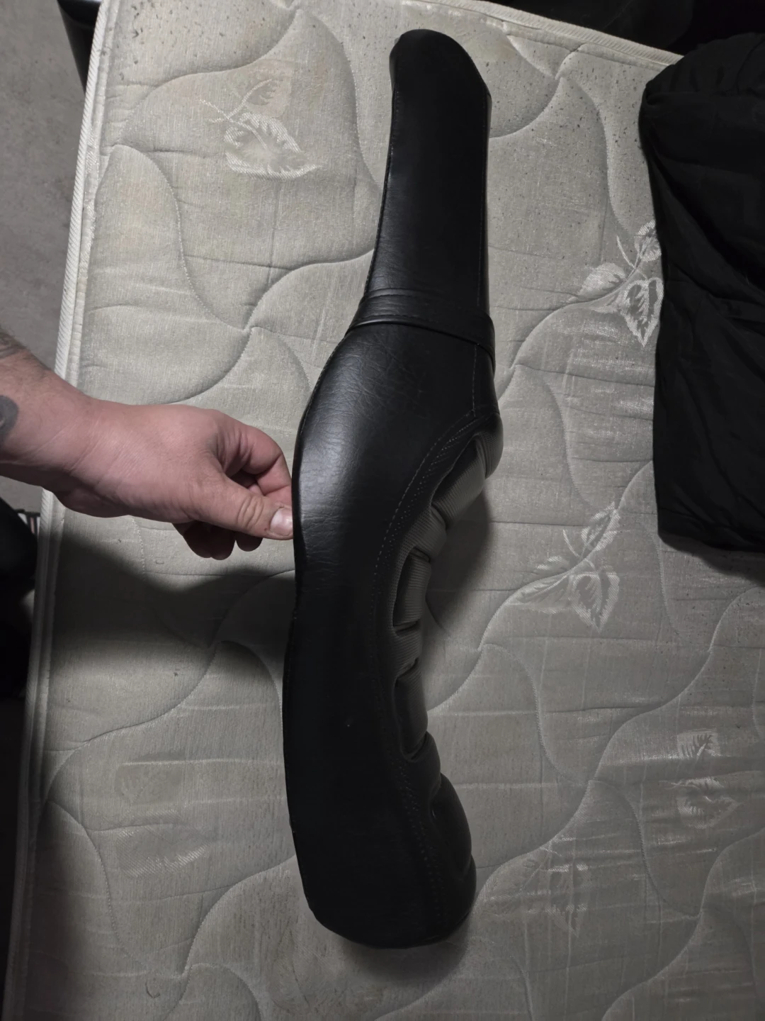 2 up seat for 2004 to 2006 sportster xlc - photo 3