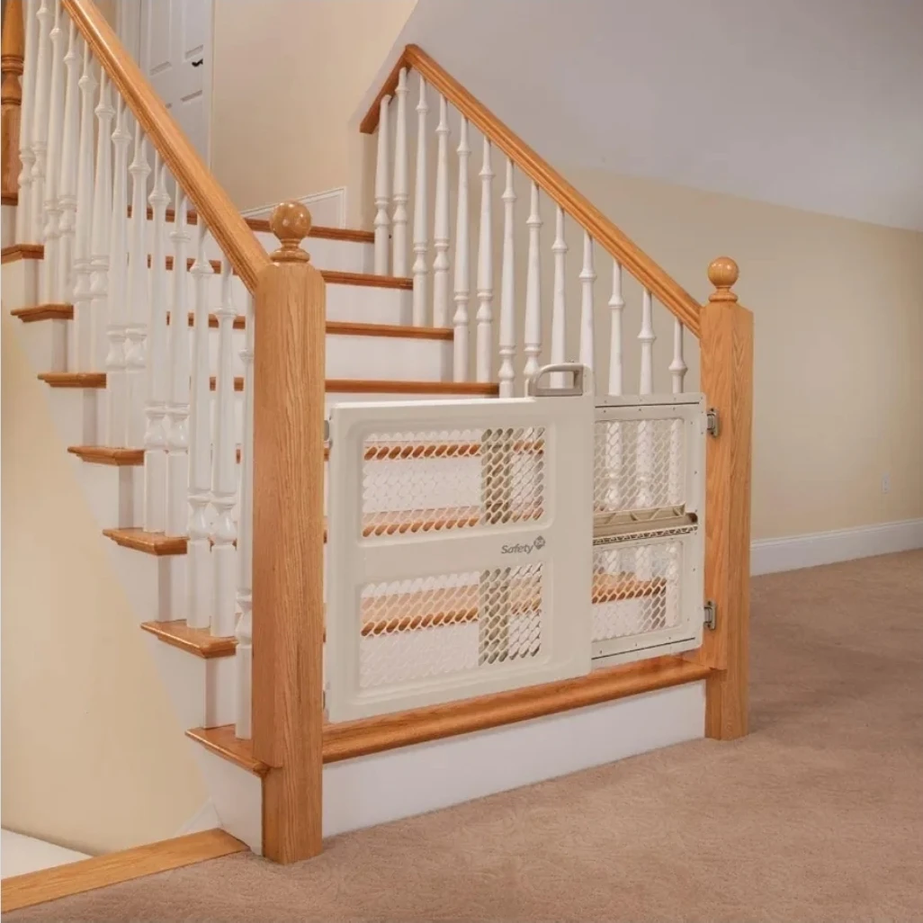 Safety 1st Lift, Lock & Swing Dual-Mode Gate - photo 2