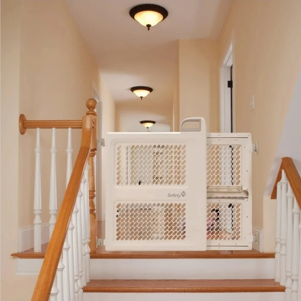 Safety 1st Lift, Lock & Swing Dual-Mode Gate - photo 4