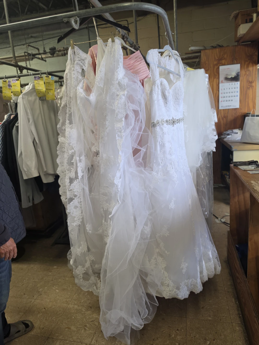 Title: Stunning Bridal Reflections Lace Gown + Matching Veil - photo 4
