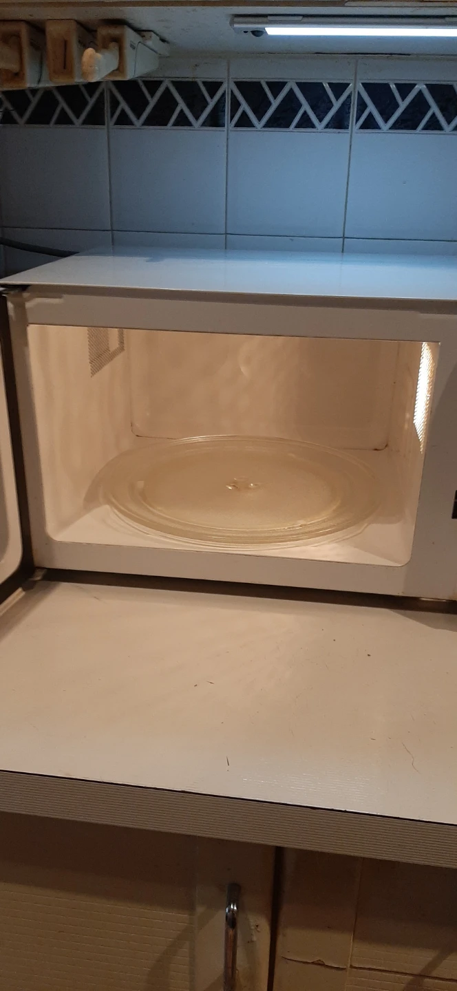 GE Compact Countertop White Microwave READ DESCRIPTION ON SIZE - photo 2
