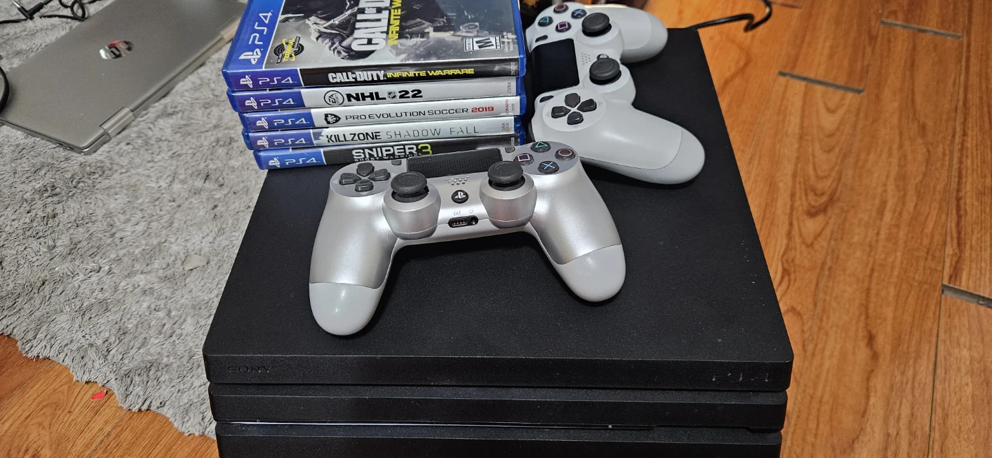 ​PS4 Pro 1TB (Latest Model CUH-7215B) + games