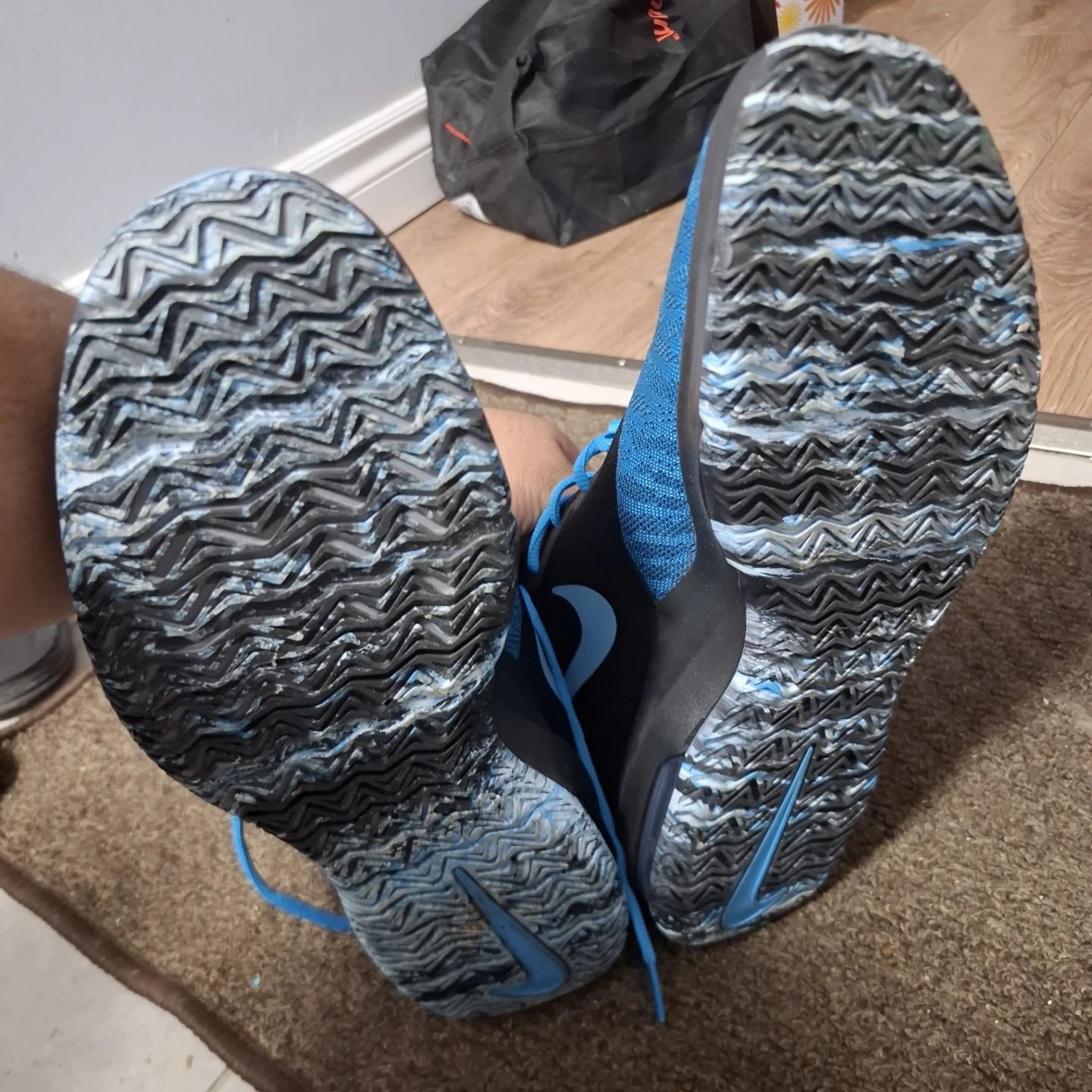 Nike Running Shoes Men's Size 9.5 - photo 3