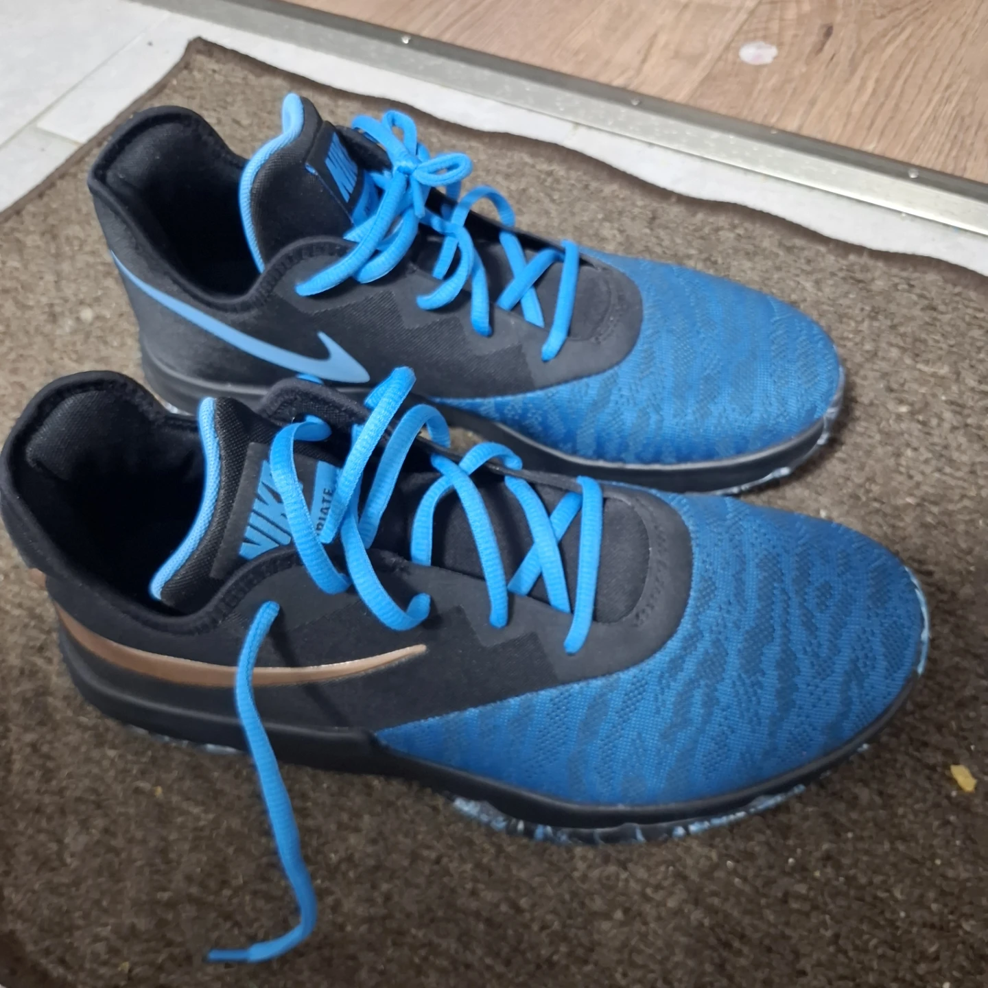 Nike Running Shoes Men's Size 9.5 - photo 5