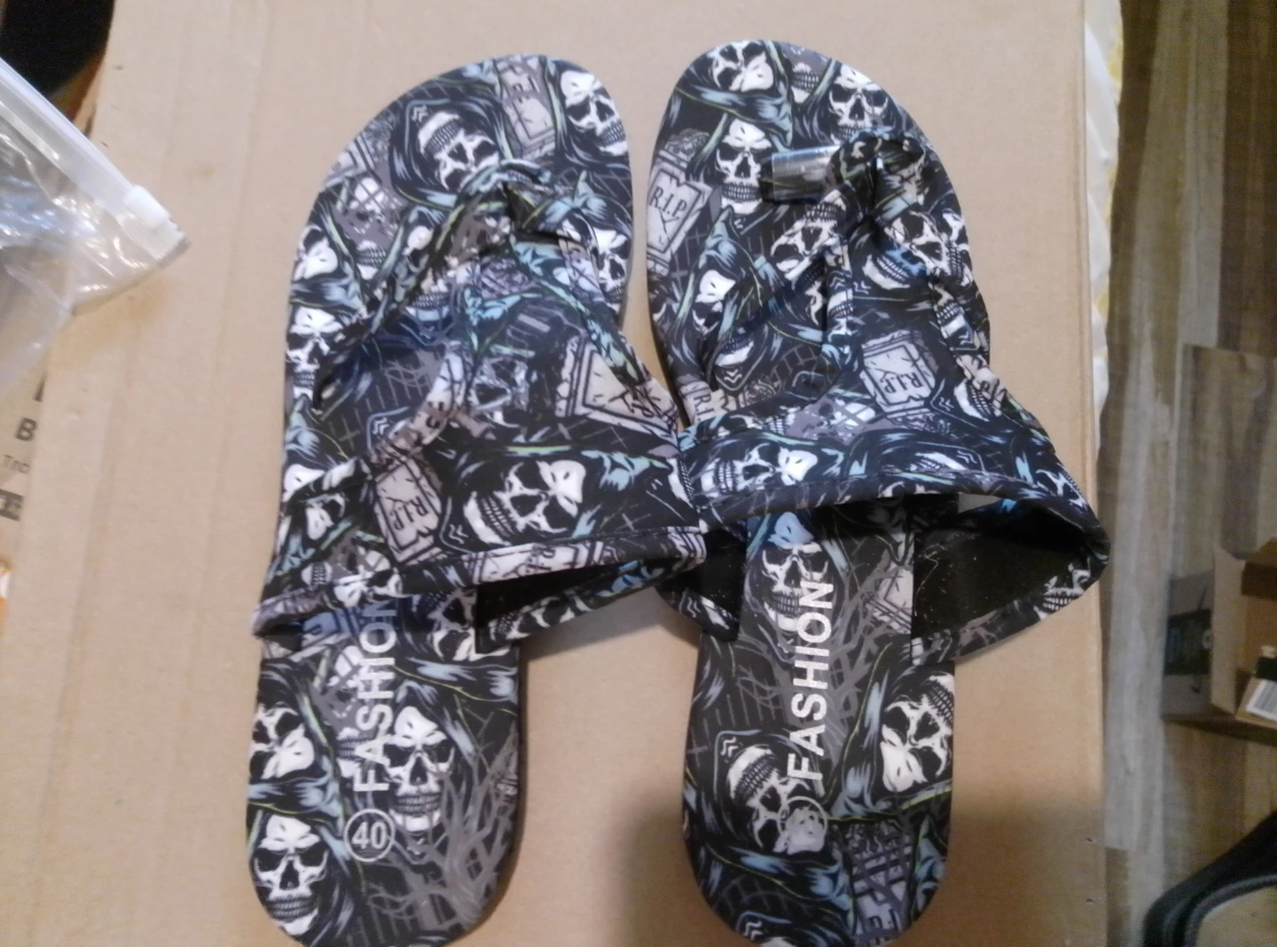 Skull Print Flip Flops - Size 9