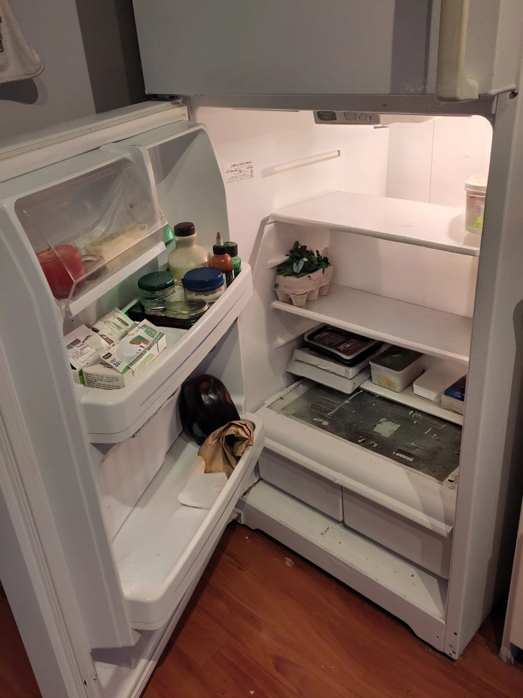 GE Refrigerator (pick up 29/30 April only) - photo 2