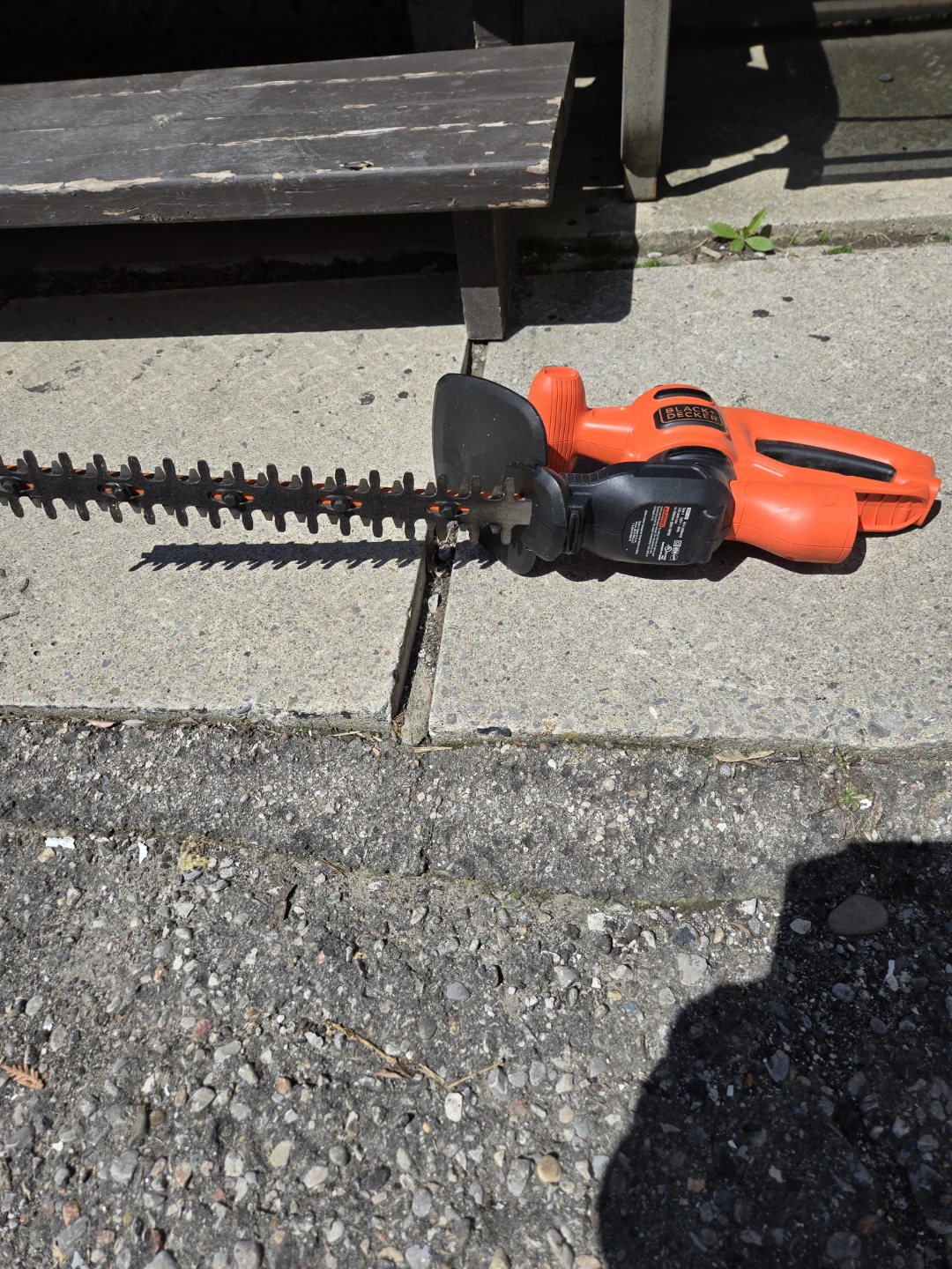 Black & Decker Hedge Trimmer - photo 3