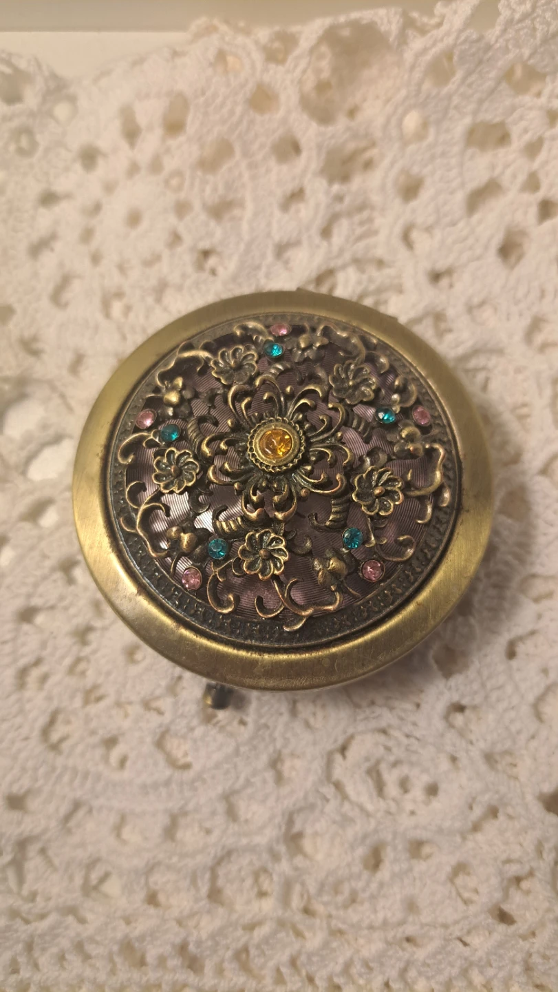 Vintage Decorative Compact Mirror with Russia Qitong Design
