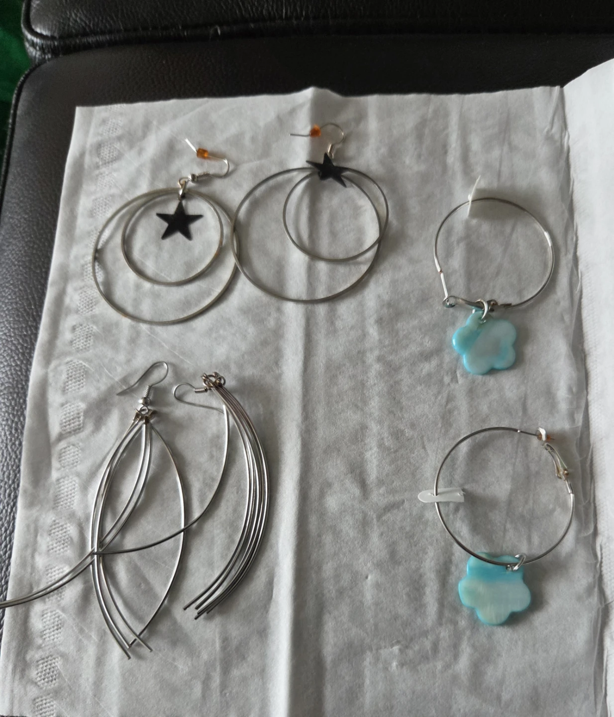 #🥕🤎FREE Assorted Dangle Earrings 3 pairs