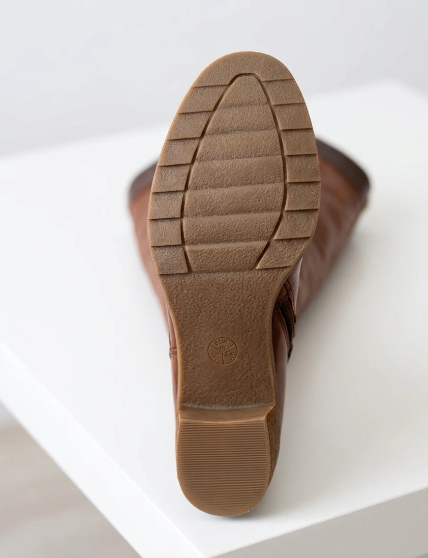 Brown Leather Knee-High Boots.size 11. Pick up Port moody - photo 2