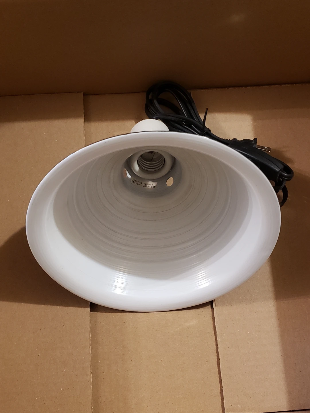 🌱 Exo Terra 8 1/2" Black Porcelain Glow Reflector Lamp - photo 2