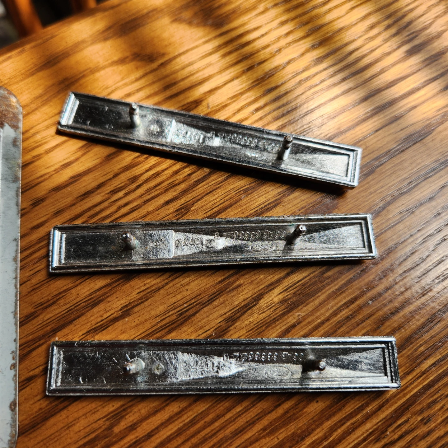 Set of 3 Ford Emblems & 1 retainer 1966 Galaxie - photo 2