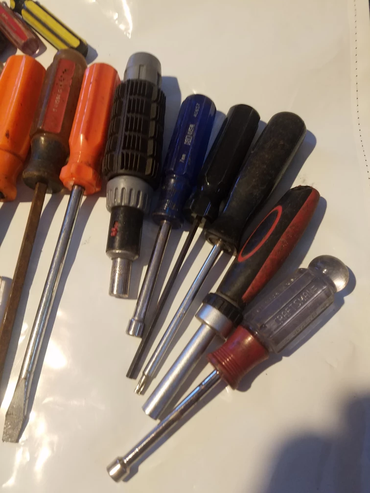 Assorted Screwdrivers 62 pieces - photo 2
