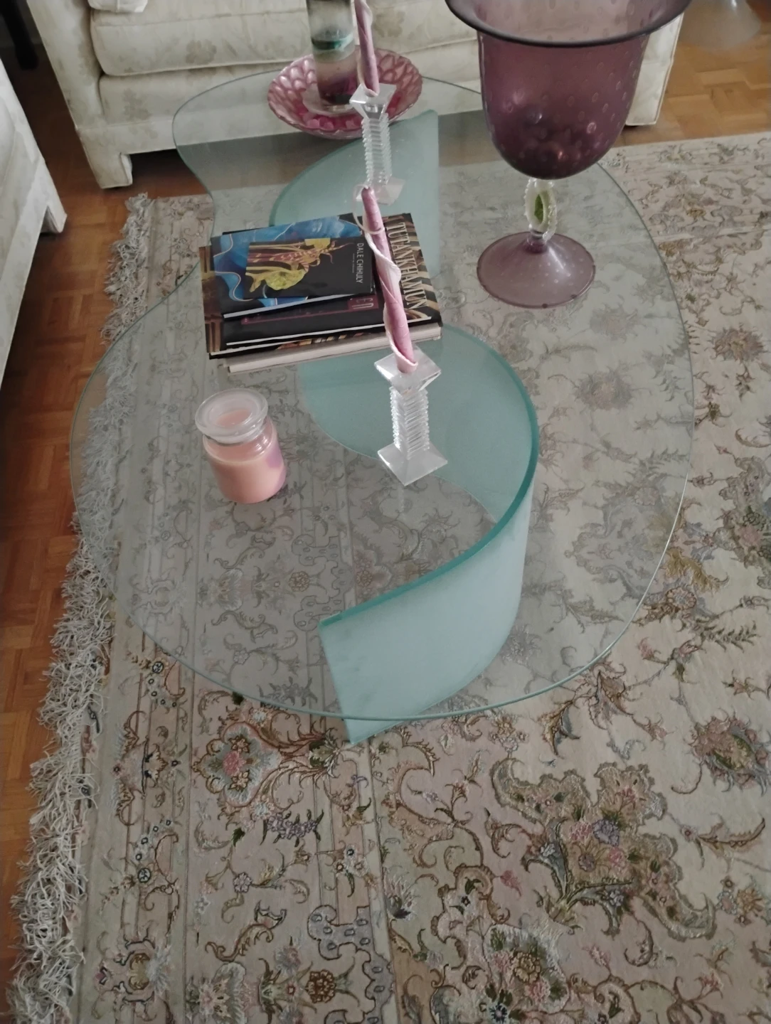 Glass coffee table with modern curved base - photo 2