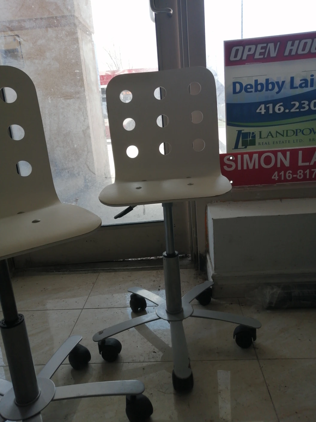 🌱White Swivel Office Chairs - Set of 2 - photo 2