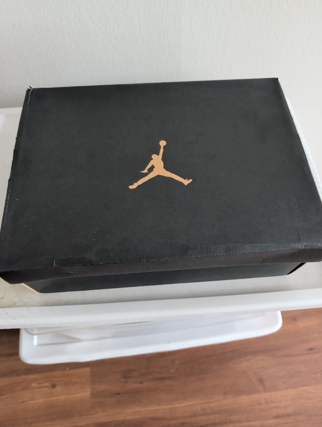 Air Jordan 1 Mid SE Black Metallic Gold White Shoes - photo 2
