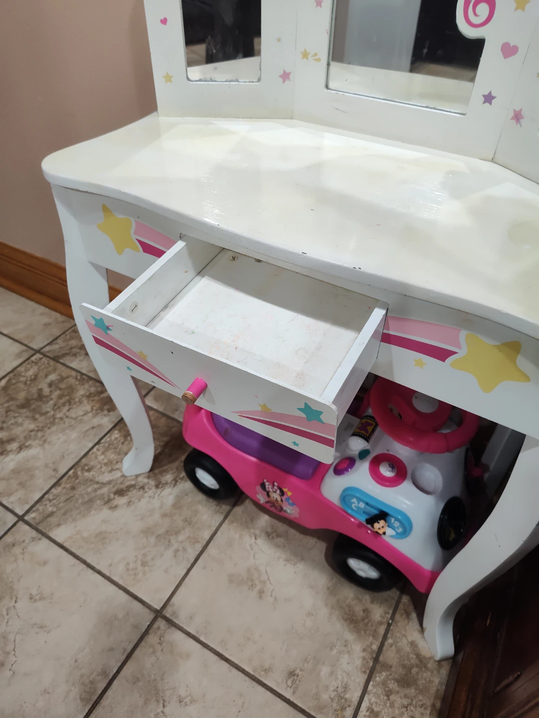 Kids Vanity Table with Unicorn Design - photo 3