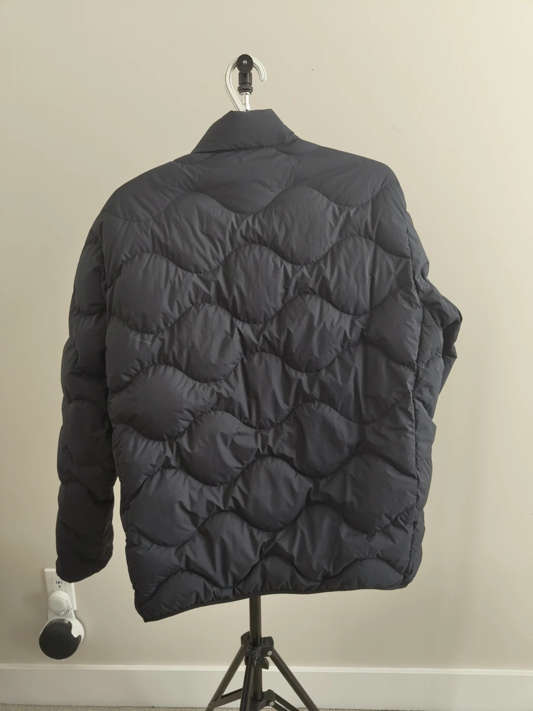 UNIQLO Ultra Light Down Jacket - Size Medium - photo 3