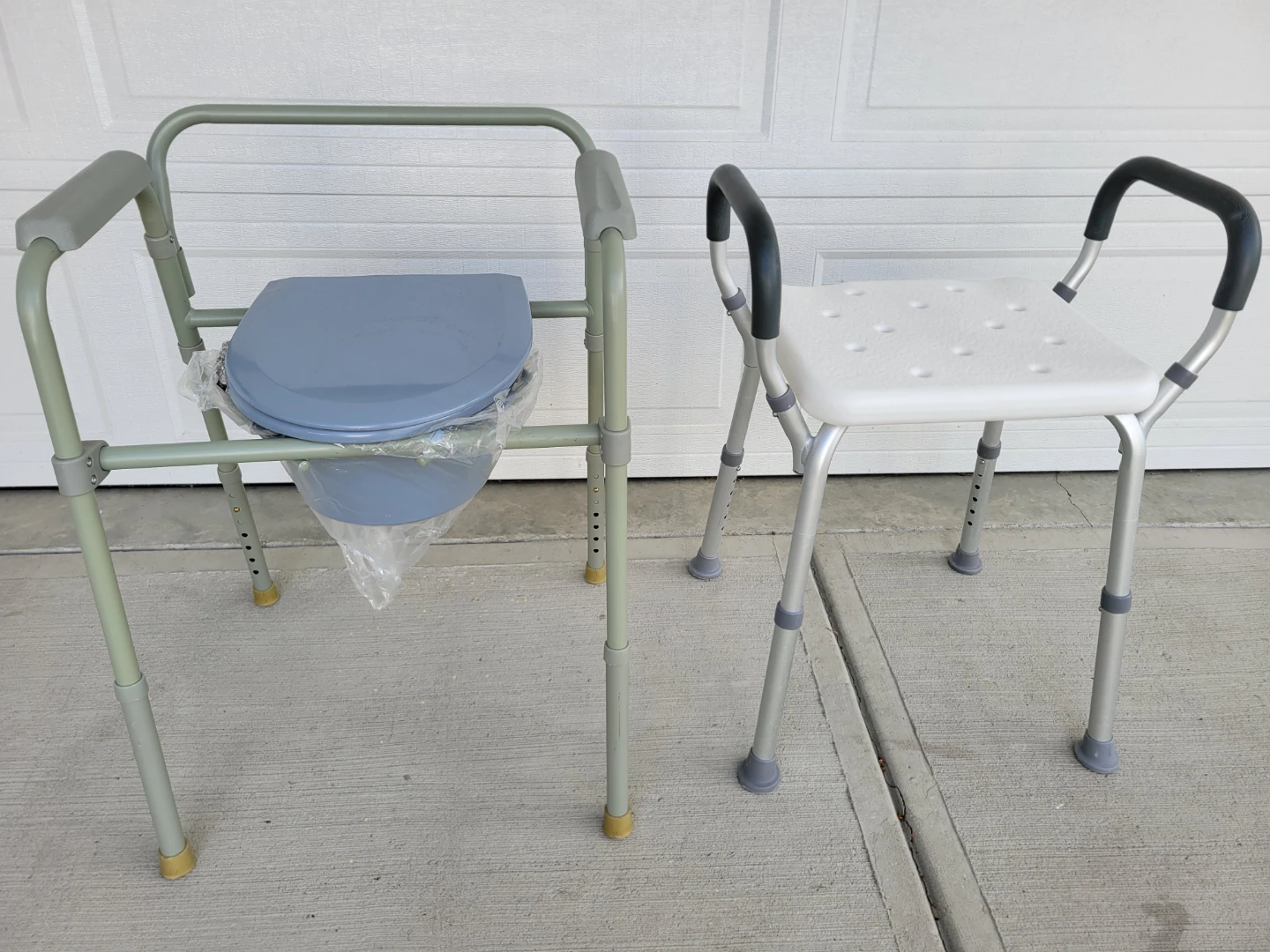 Portable Commode Chair and Shower Chair. - photo 2