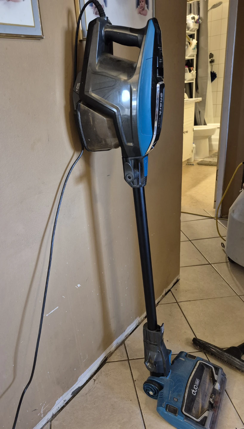Shark Duo Clean Cordless Vacuum - photo 3