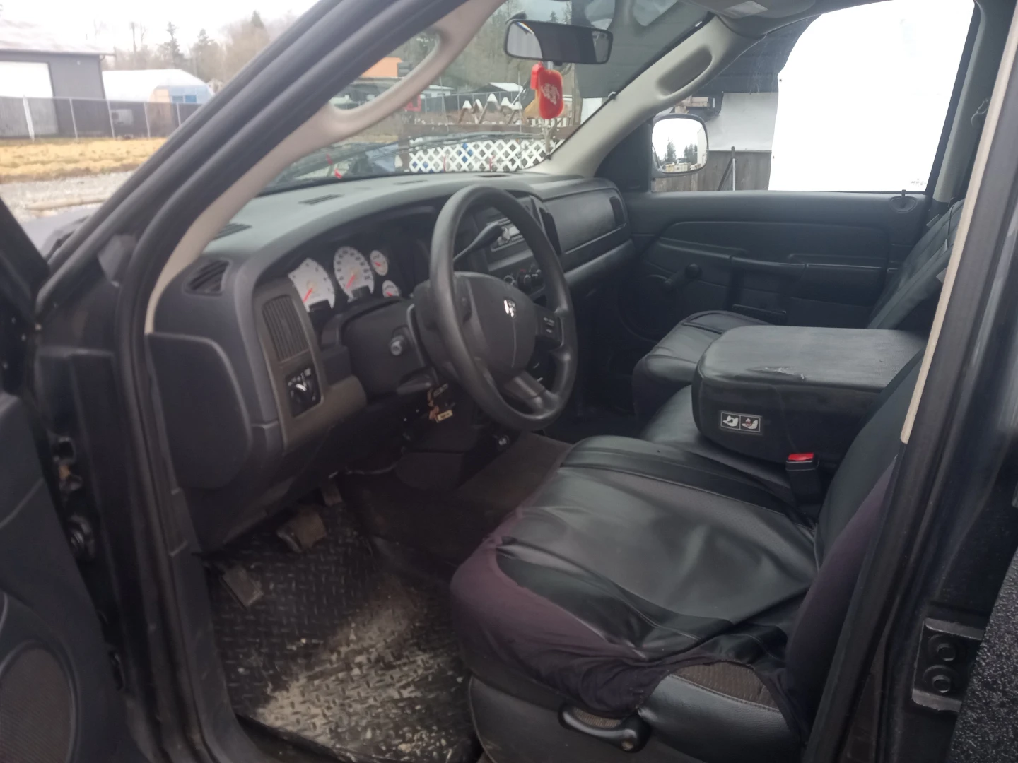 Dodge Ram 1500 Pickup Truck - photo 3