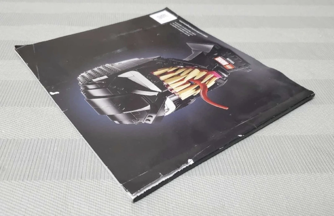 lego marvel comics Venom head set #76187 *Book Only* - photo 5