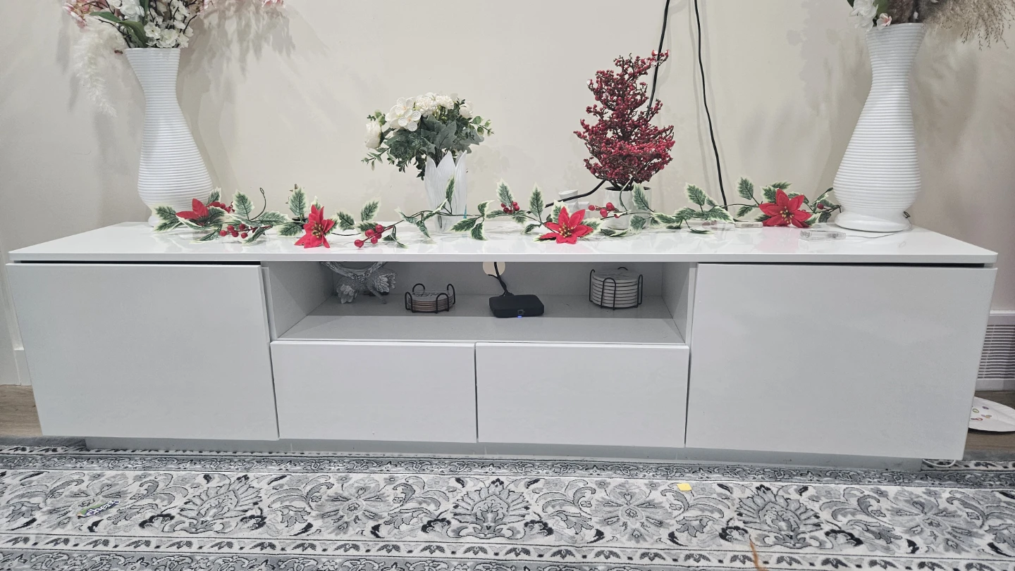 Modern White TV Stand – Excellent Condition - photo 2