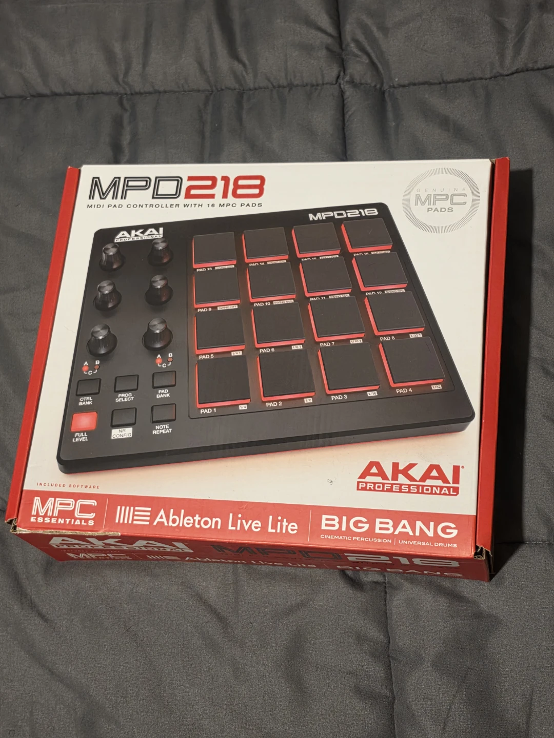 AKAI MPD218 MIDI Pad Controller with 16 MPC Pads