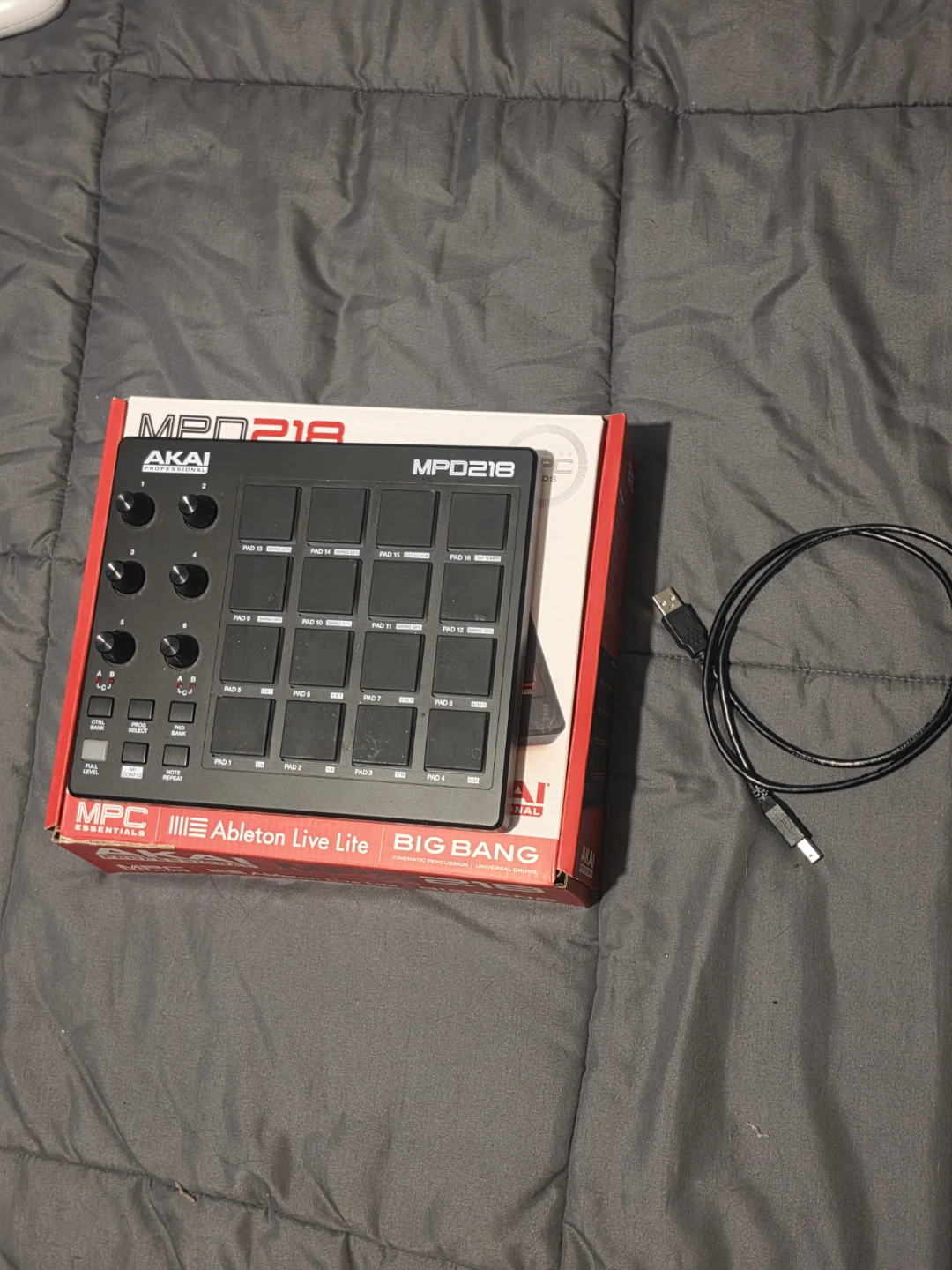 AKAI MPD218 MIDI Pad Controller with 16 MPC Pads - photo 4