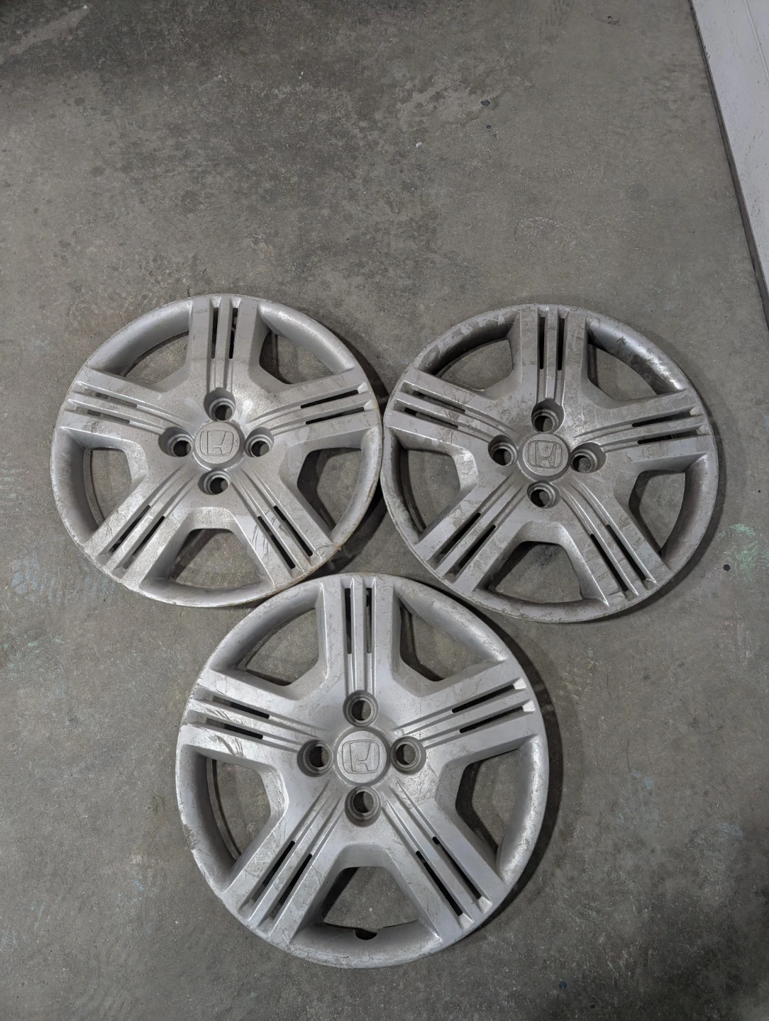 (3)-15 inch 2003 Honda civic wheel covers