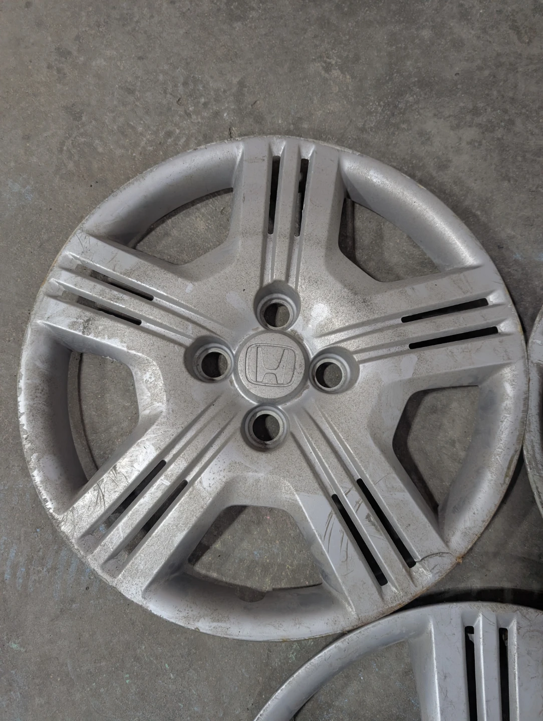 (3)-15 inch 2003 Honda civic wheel covers - photo 3